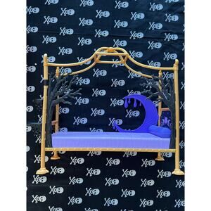 Clawdeen Monster High Canopy Style Bed